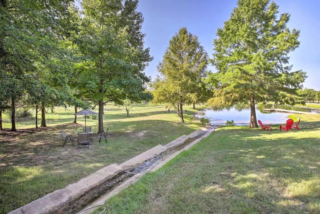 Texas Ranch House With 5 Bedroom And Fish Pond Dallas Eksteriør billede