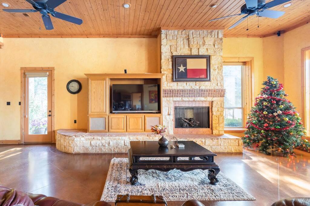 Texas Ranch House With 5 Bedroom And Fish Pond Dallas Eksteriør billede